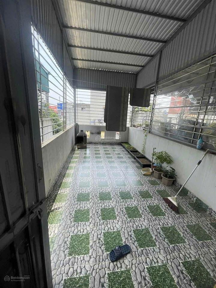Cho thuê nhà nguyên căn trần khát chân 4 tầng13,5tr, 3 cọc 1, thuê gia đình