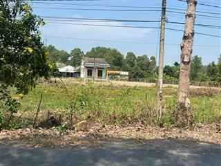 Cắt lỗ 1,5 tỷ  bán gấp 4200m2 mặt tiền đt 827d  chỉ 1,619 tr/m2