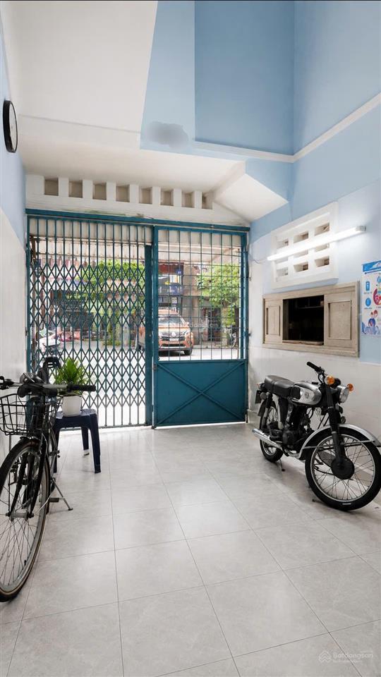 Bán chung cư lầu 1, có 3pn, 2wc nhiều tiện ích tại mt đường đặng dung, tân định, q1, 3,5 tỷ, 31m2