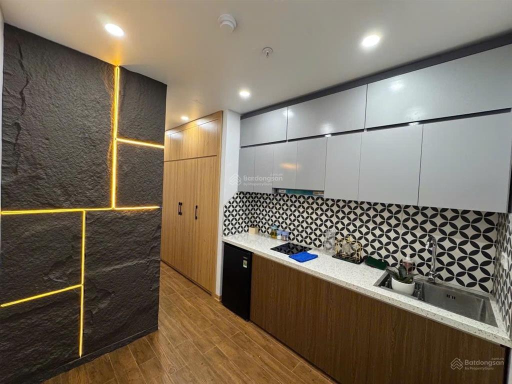 Nhà riêng gà đẻ chúng vàng 90m², 8 tầng, giá 42 tỷ, kinh doanh, thang máy, gara.