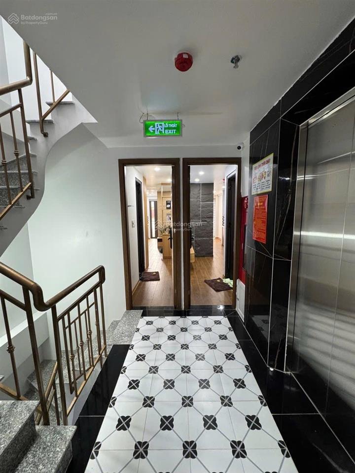 Nhà riêng gà đẻ chúng vàng 90m², 8 tầng, giá 42 tỷ, kinh doanh, thang máy, gara.