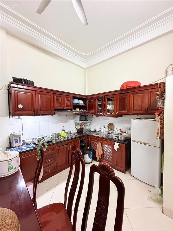 Mặt phố đê la thành nhỏ 68m2 mt 6m 6 tầng + hầm thang máy ô tô 2 thoáng 20 tỷ