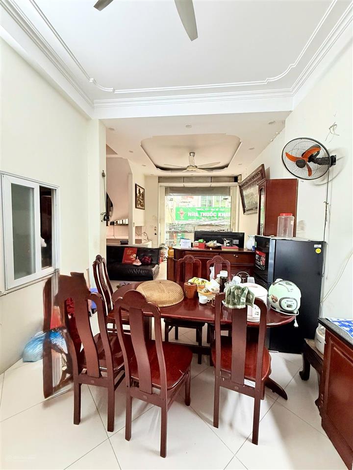 Mặt phố đê la thành nhỏ 68m2 mt 6m 6 tầng + hầm thang máy ô tô 2 thoáng 20 tỷ