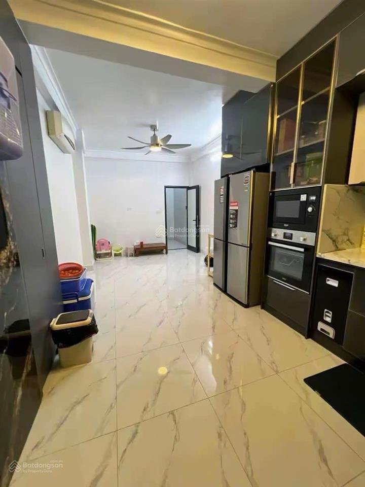 Vũ tông phan 9.x tỷ 38m  ngõ nông  thông 6 tầng thang máy