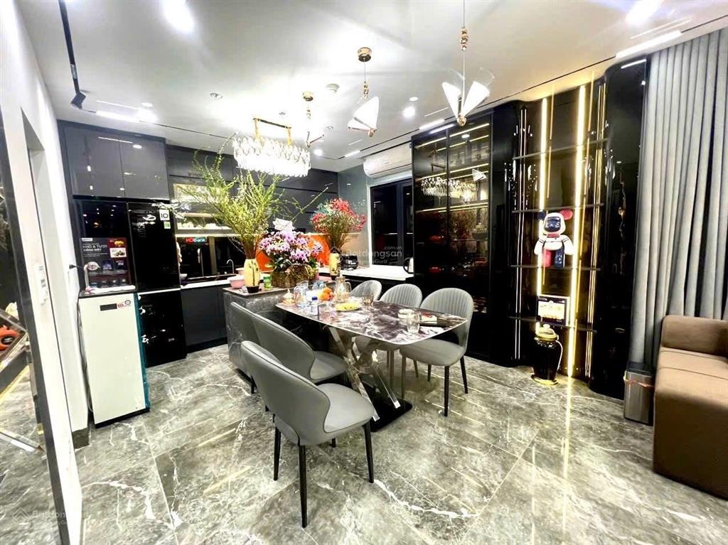 Bán gấp siêu phẩm hoàng quốc việt  phân lô vỉa hè  gara ô tô  60m2 x 7,tầng  nhỉnh 29 tỷ