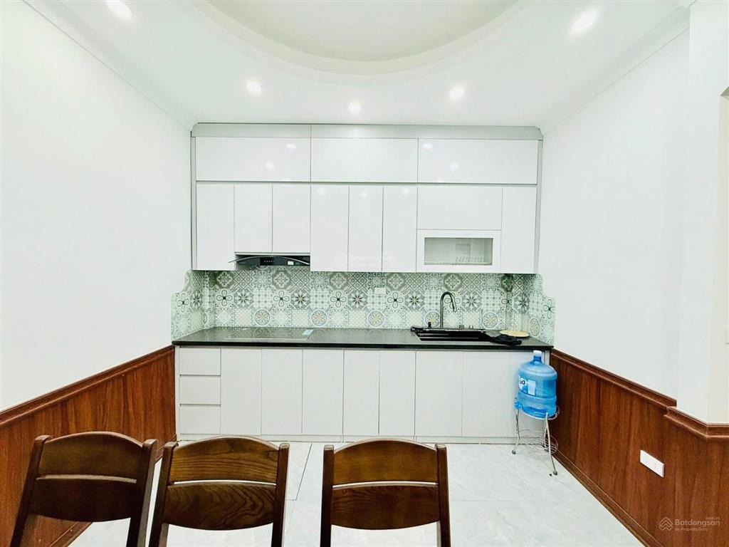 Toà nhà thuộc khu phân lô phố trần thái tông  dt 100m2  vỉa hè ô tô tránh  gần phố  nhinh 50 ty