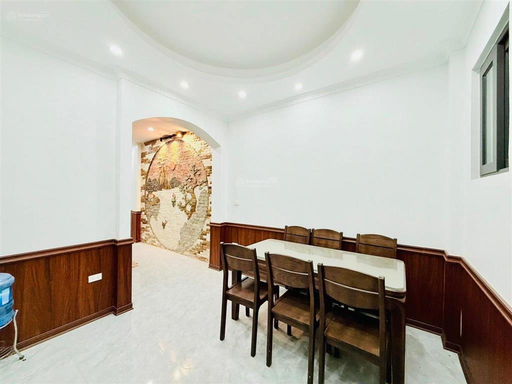 Toà nhà thuộc khu phân lô phố trần thái tông  dt 100m2  vỉa hè ô tô tránh  gần phố  nhinh 50 ty