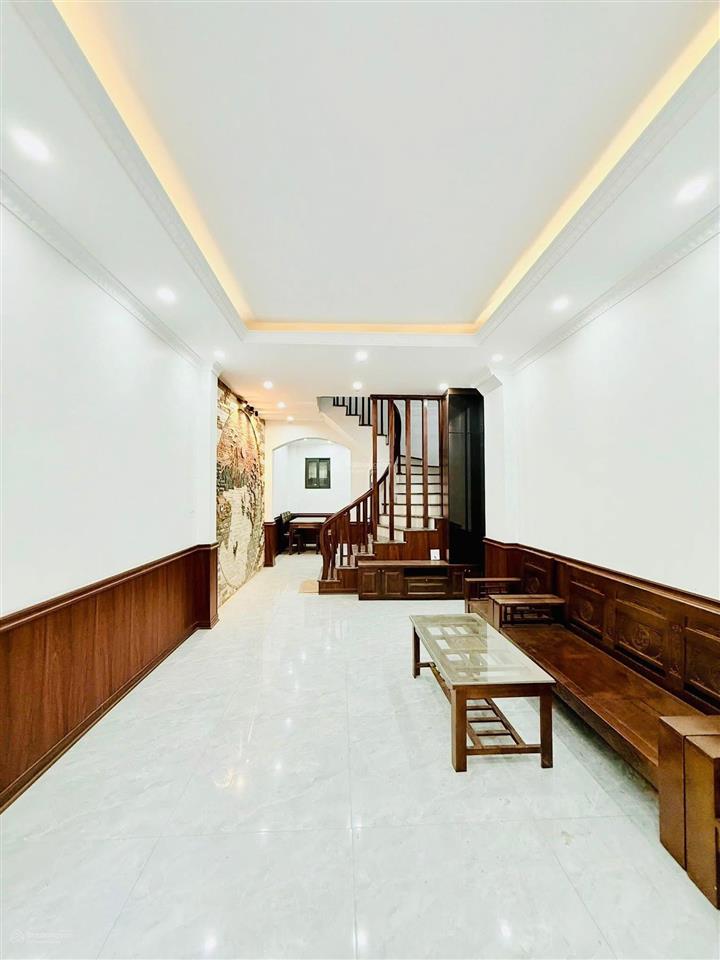 Toà nhà thuộc khu phân lô phố trần thái tông  dt 100m2  vỉa hè ô tô tránh  gần phố  nhinh 50 ty