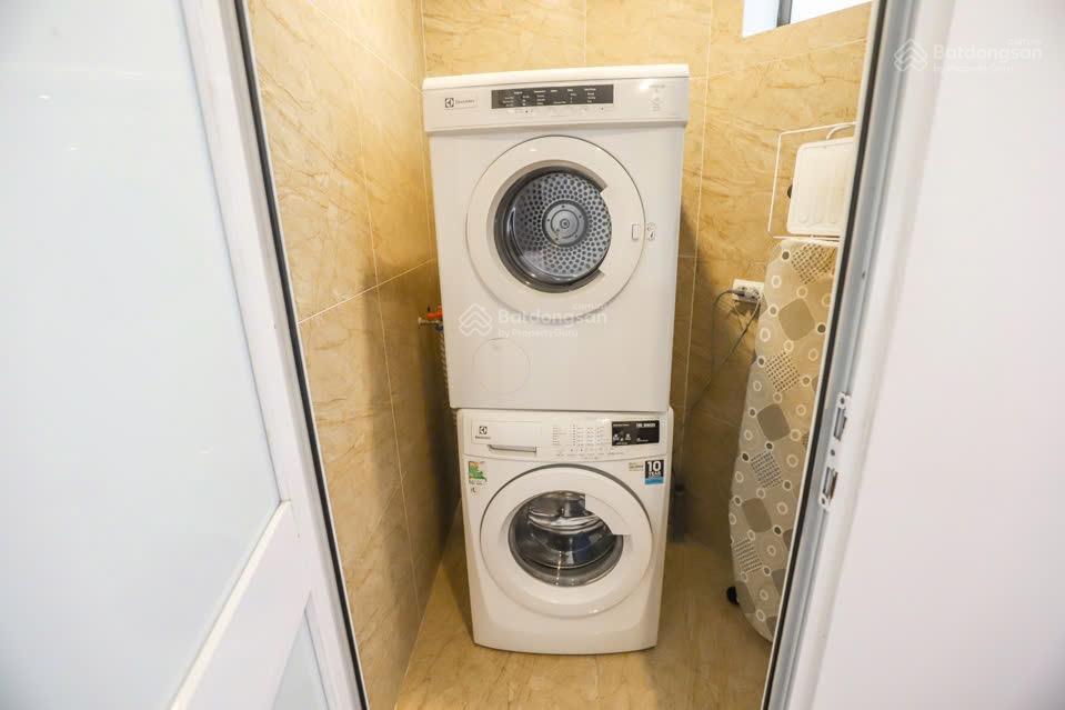 Chính chủ cần bán 2 nhà mặt phố cao cấp tây hồ đang khai thác cho thuê kín phòng,phù hợp nhà đầu tư