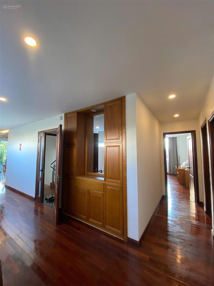 Chính chủ cần bán 2 nhà mặt phố cao cấp tây hồ đang khai thác cho thuê kín phòng,phù hợp nhà đầu tư