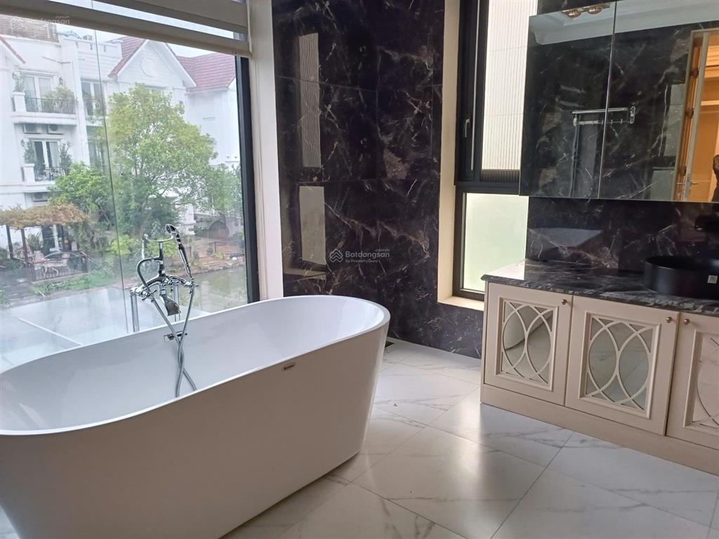 Cho thuê bt song lập ở vinhomes riverside, 40 triệu, 200m2, 4pn, full nội thất