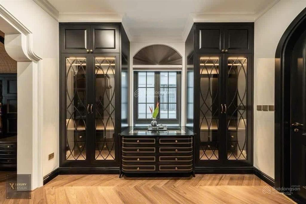 Cần cho thuê căn đơn lập diện tích 300m hướng đông nam có thang máy view đẹp giá 60tr