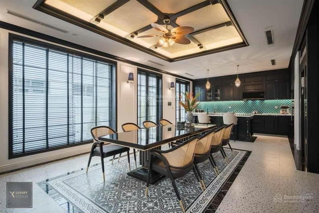 Cần cho thuê căn đơn lập diện tích 300m hướng đông nam có thang máy view đẹp giá 60tr