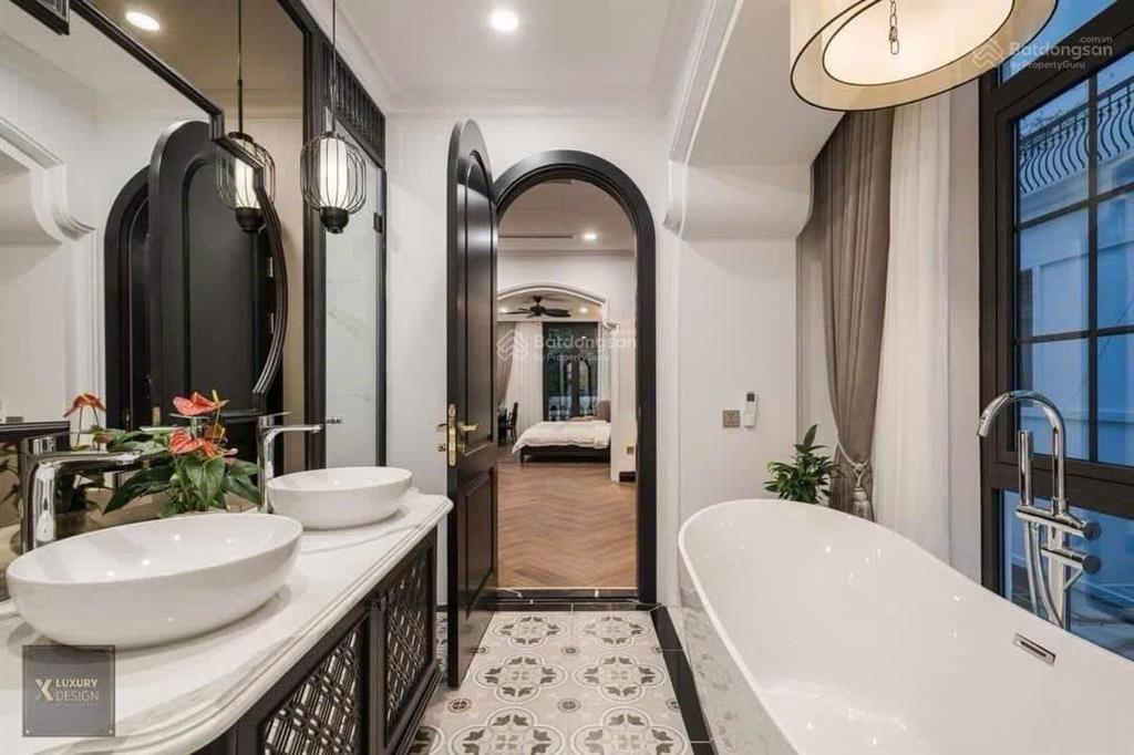 Cần cho thuê căn đơn lập diện tích 300m hướng đông nam có thang máy view đẹp giá 60tr