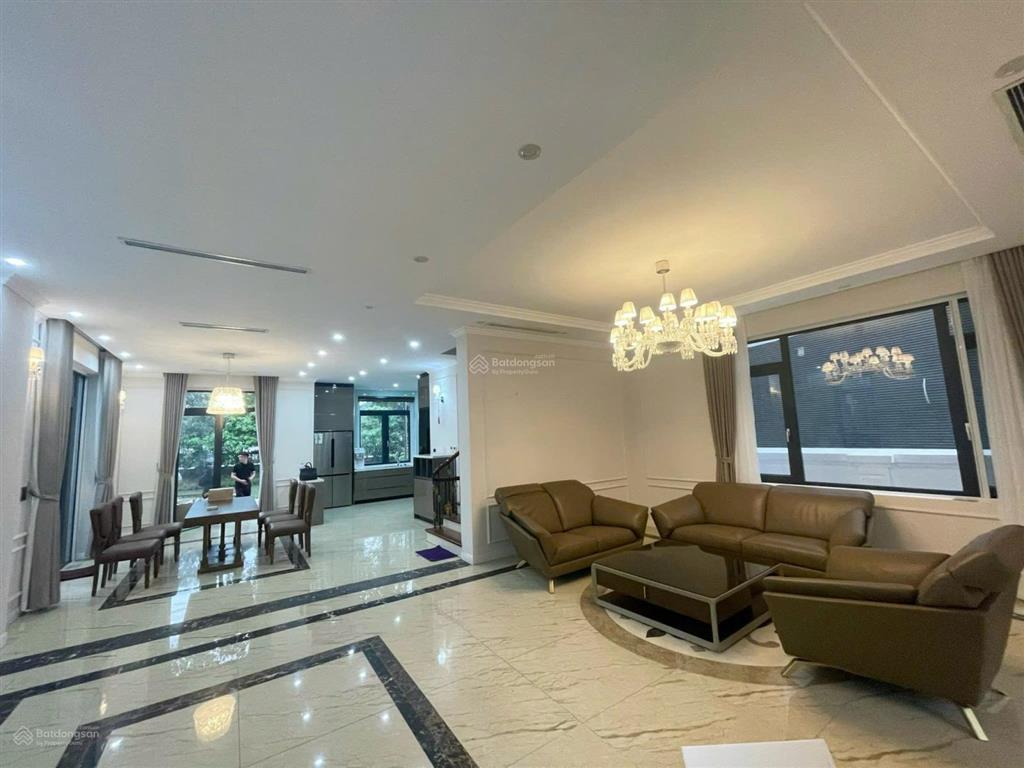 Cho thuê căn bt tại vinhomes riverside 250m2 đầy đủ nội thất 4pn 4wc view sông giá 45tr/tháng