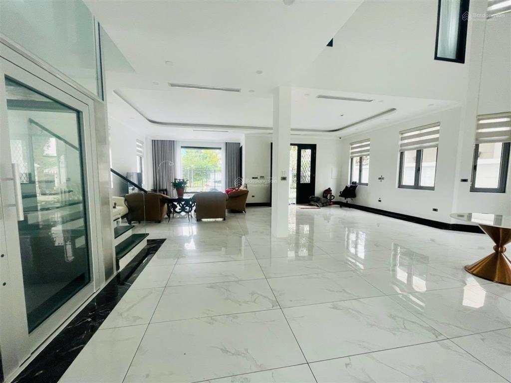 Cho thuê căn bt 400m2 4pn, 4wc 65tr/tháng full nội thất đường thoáng view đẹp