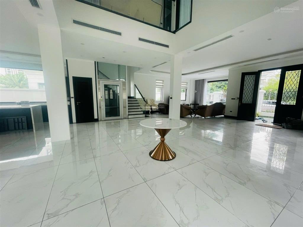 Cho thuê căn bt 400m2 4pn, 4wc 65tr/tháng full nội thất đường thoáng view đẹp