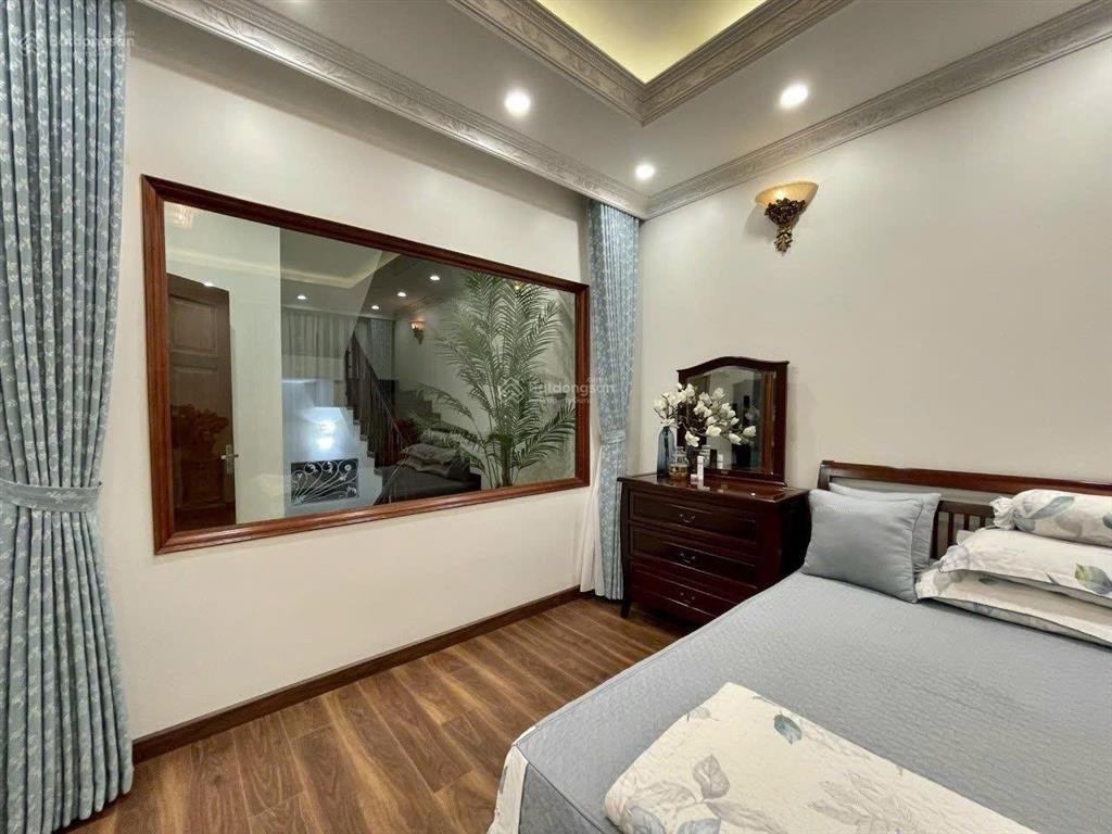 Cho thuê bt 300m tại vinhomes riverside long biên 40tr/tháng full nội thất view thoáng đẹp,nhà mới.
