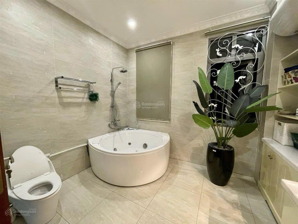 Cho thuê bt 300m tại vinhomes riverside long biên 40tr/tháng full nội thất view thoáng đẹp,nhà mới.