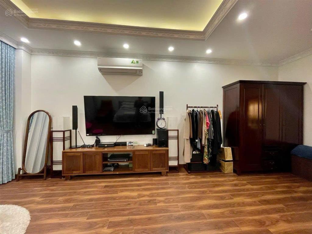 Cho thuê bt 300m tại vinhomes riverside long biên 40tr/tháng full nội thất view thoáng đẹp,nhà mới.