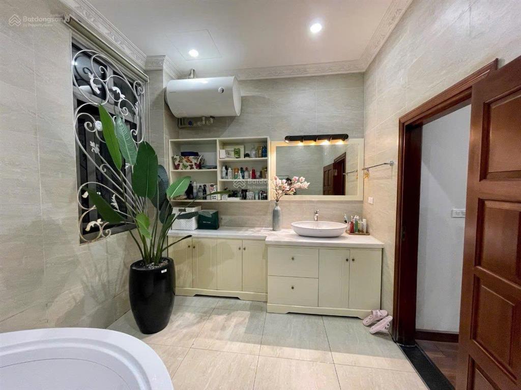 Cho thuê bt 300m tại vinhomes riverside long biên 40tr/tháng full nội thất view thoáng đẹp,nhà mới.