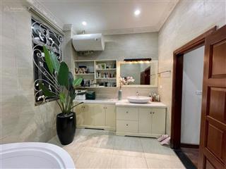 Cho thuê bt 300m tại vinhomes riverside long biên 40tr/tháng full nội thất view thoáng đẹp,nhà mới.