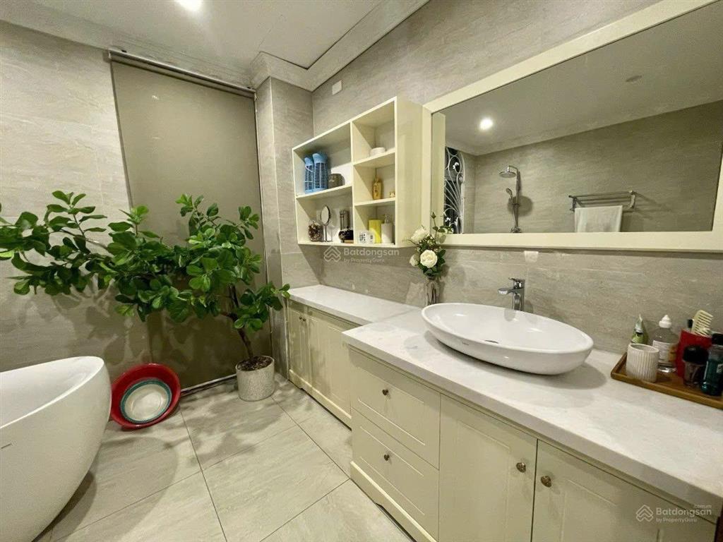 Cho thuê bt 300m tại vinhomes riverside long biên 40tr/tháng full nội thất view thoáng đẹp,nhà mới.
