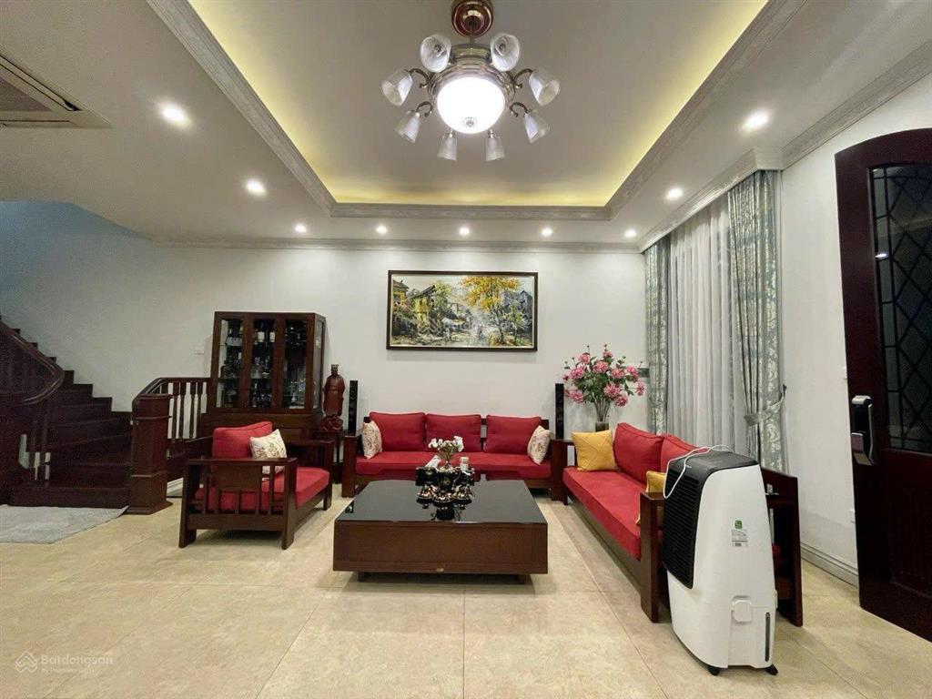 Cho thuê bt 300m tại vinhomes riverside long biên 40tr/tháng full nội thất view thoáng đẹp,nhà mới.