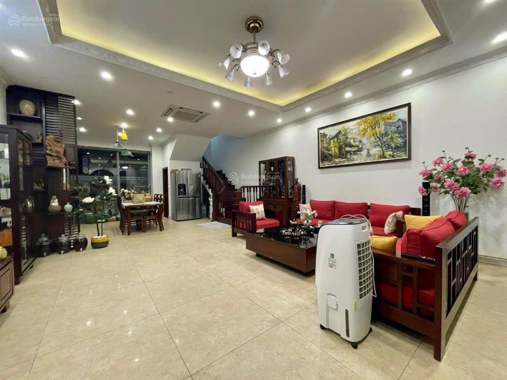 Cho thuê bt 300m tại vinhomes riverside long biên 40tr/tháng full nội thất view thoáng đẹp,nhà mới.
