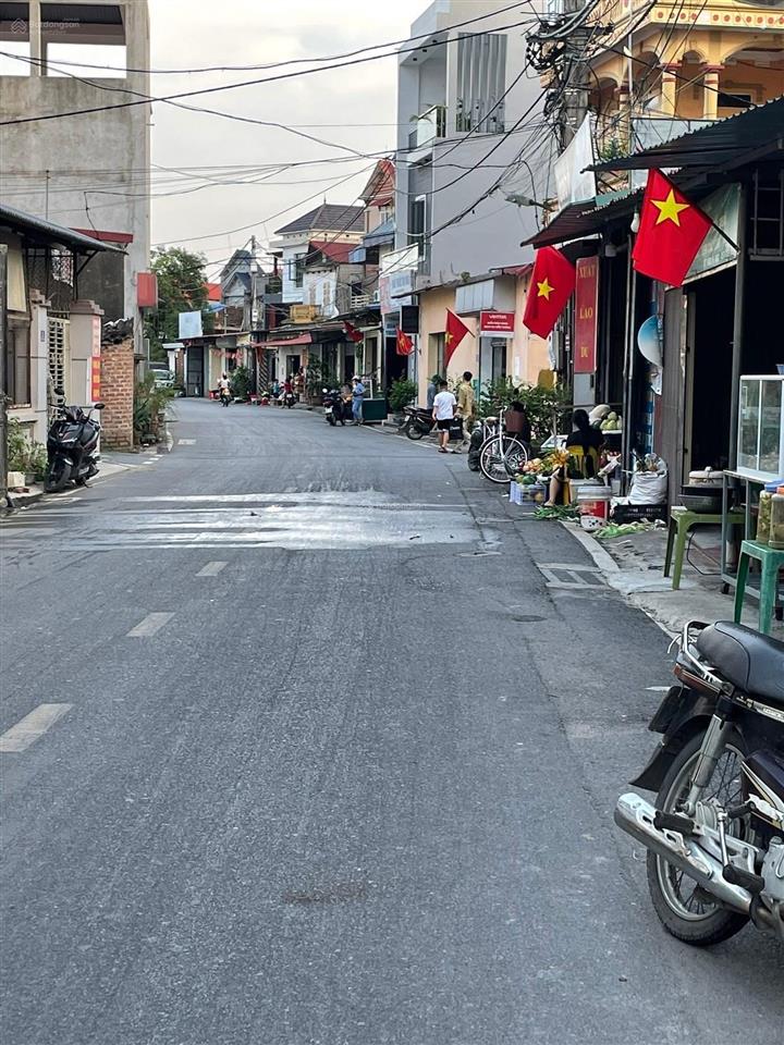 Em cần bán 96,7m2 thôn thượng, xã sóc sơn (xã đông xuân cũ) ngõ thông, đường trước đất hơn 3m