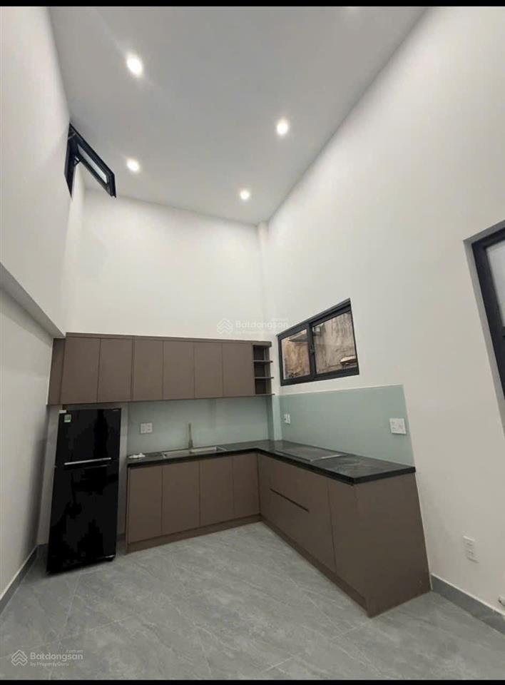 Cho thuê nhà 3 tầng mặt phố mai hắc đế, 100m2, ngang 5m, 4 ngủ, 3wc, 30 tr/tháng dọn vào ở ngay