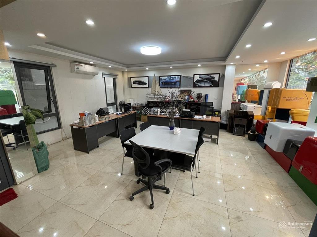 Nhà hot nhất hôm nay  mt ngay phan xích long  ngang 8m  4 tầng  chỉ 42 tỷ