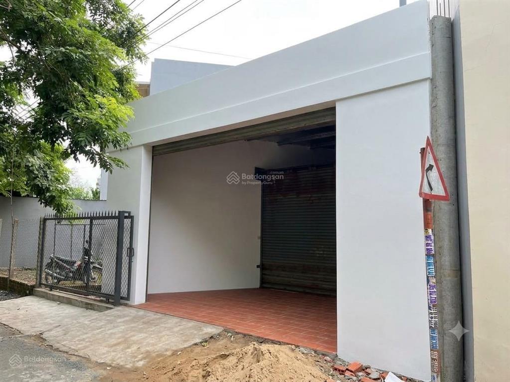 Cho thuê kho 101m2 nguyễn thị minh khai 2 mặt đường nhựa có văn phòng & phòng ngủ