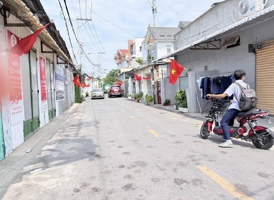 6.6tỷ  69m2  lô góc 2 mặt tiền  hẻm xe hơi  xây dựng cao tầng  khu vip bên sông  2 lô liền kề