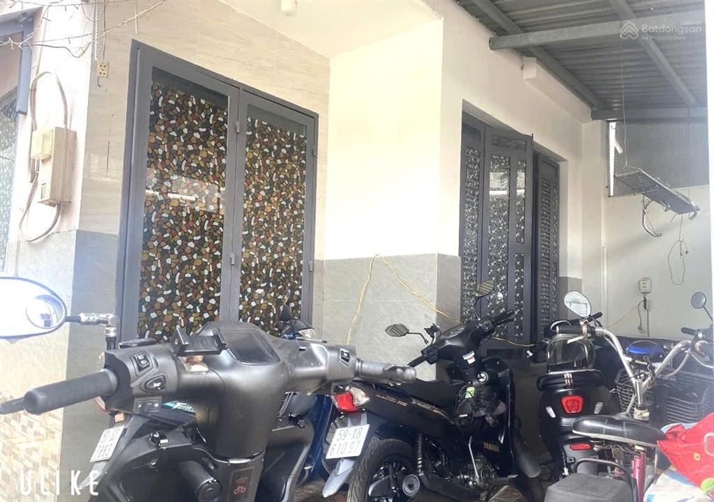 Nhà 3 tầng  hẻm xe hơinhà 3 tầng  hẻm xe hơi  sát mặt tiền ql13 cũ 122m  5x24 m giá tốt 7,2 tỏi