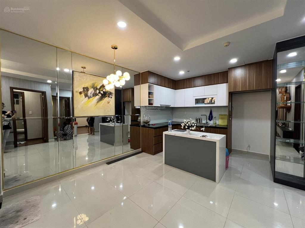 Bán ch phú đông premier 2pn 2wc 70m2 full nội thất, sổ sẵn. giá 3,3 tỷ.  0938 859 ***