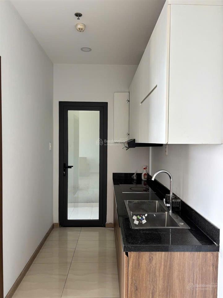 Cho thuê bcons garden 2pn ở ngay 6tr có 2 máy lạnh bàn ghế như hình