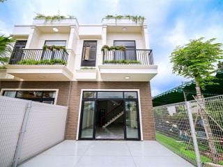 Cần bán căn nhà 1 trệt 1 lầu ngay mặt tiền đường đt15 giao với đt746 tân uyên bình dương.