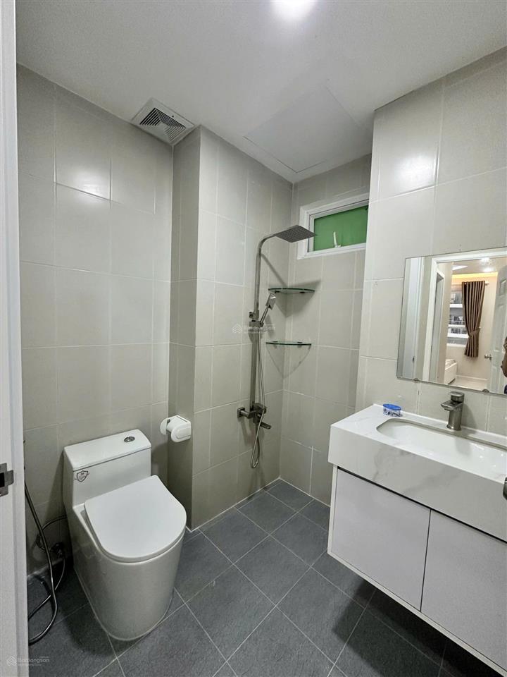 Bán chcc valeos đầm sen. dt 86m 2 phòng ngủ 2wc, giá 4 tỷ 500 có sổ hồng , view đẹp , có ban công