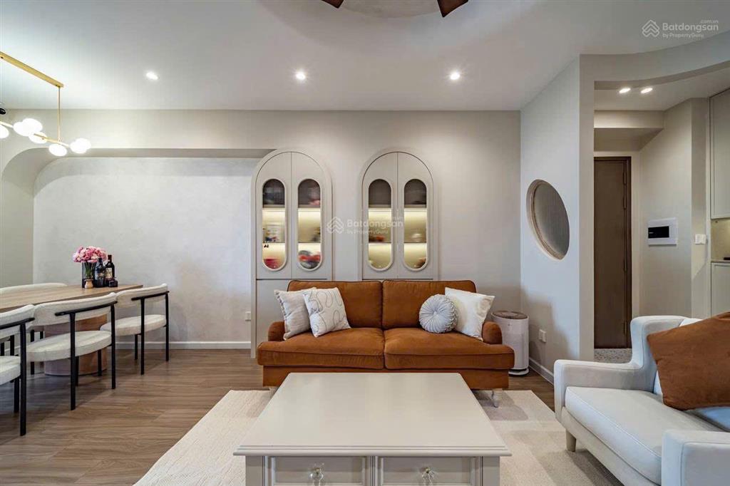 Bán chcc valeo đầm sen. dt  86m2 2 phòng ngủ 2wc, giá 4 tỷ 250, có ban công, có sổ hồng