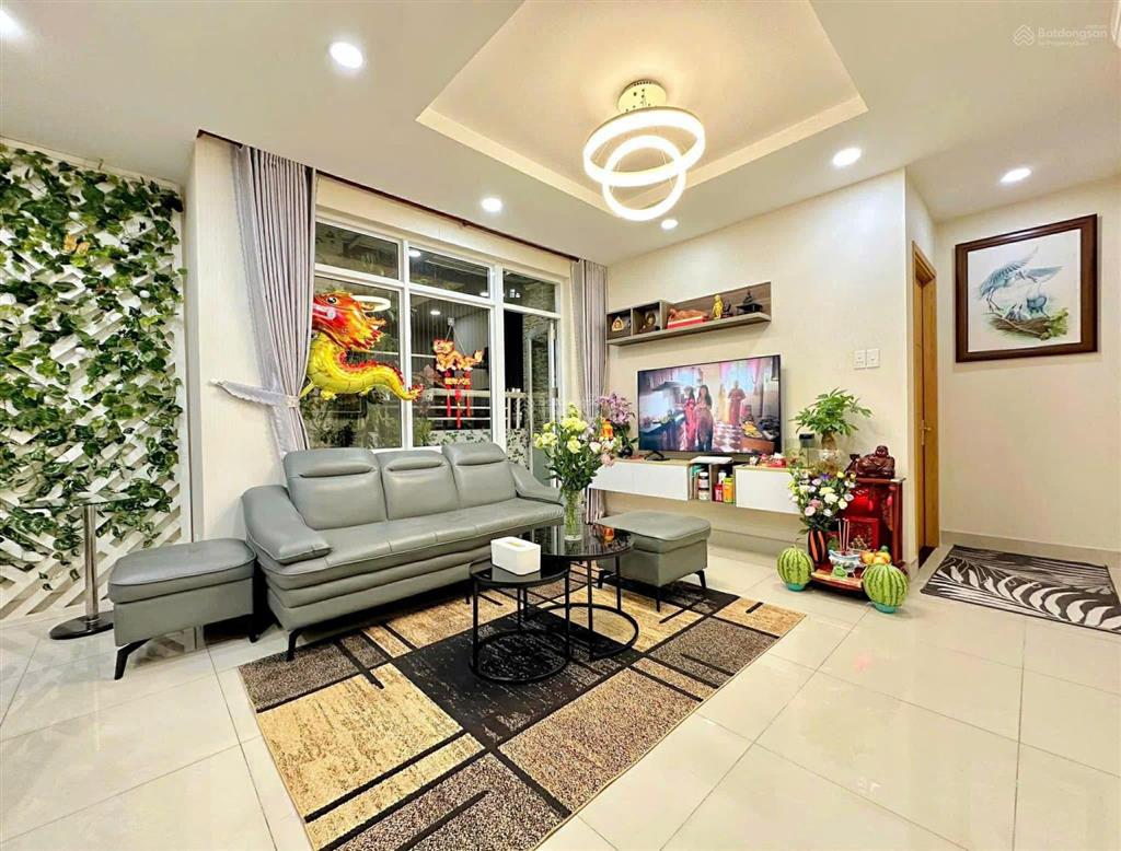 Bán chcc thuận việt , lý thường kiệt . dt 100m 3 phòng ngủ 2wc , giá bán 5 tỷ 950 có sổ  nhà đẹp