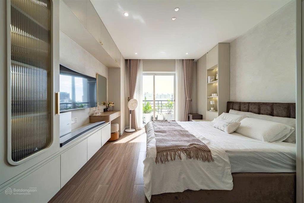 Bán chcc thuận việt , lý thường kiệt . dt 100m 3 phòng ngủ 2wc , giá bán 5 tỷ 950 có sổ  nhà đẹp