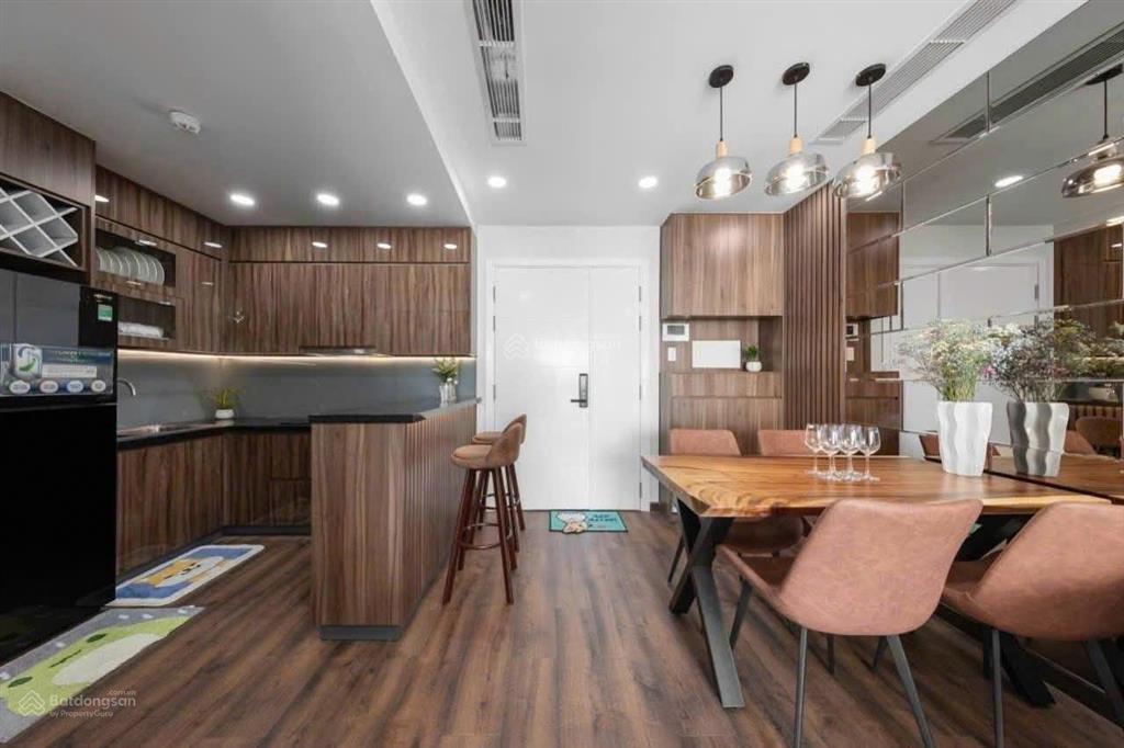 Có sổ  106m2 3 phòng ngủ 3wc giá 5 tỷ, chính chủ bán chcc oriental plaza, âu cơ, tân phú