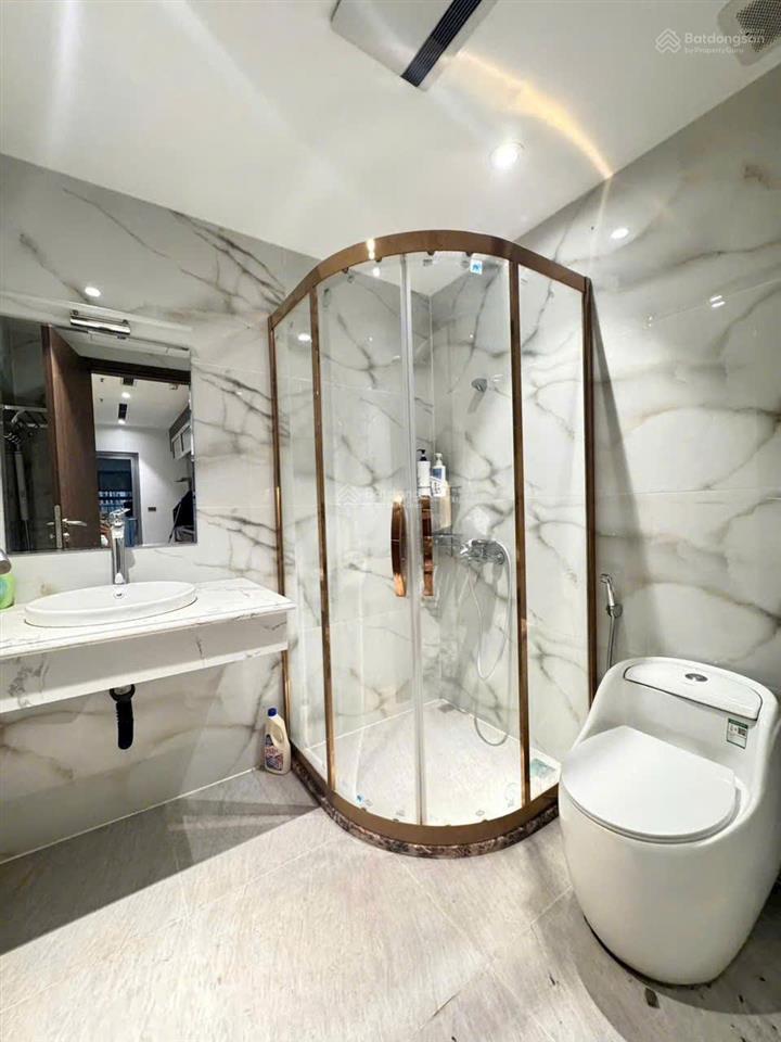 75m2 2pn 2wc giá 5 tỷ 500 (có sổ). bán chcc carillon 1, hoàng hoa thám, nhà đẹp