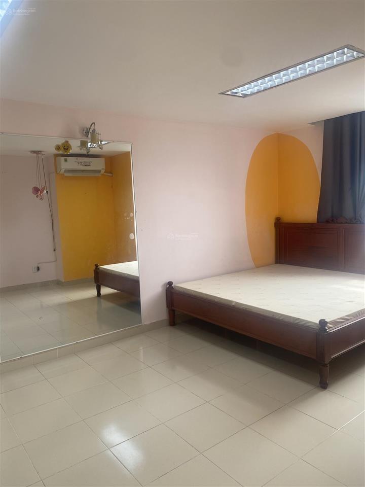 Bán chcc tại screc tower, quận 3. giá bán 5 tỷ 300 có sổ, dt 92m2, 2pn, 2wc  tin thật 100%