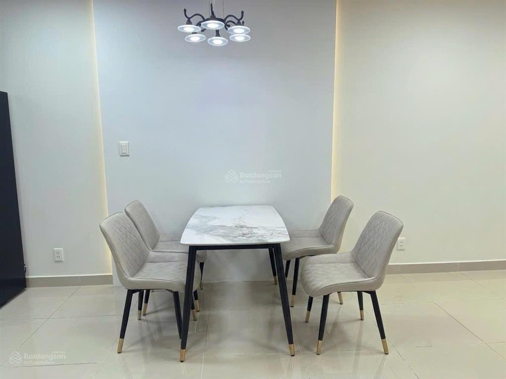 Chcc an phú  lô a view quận 1, dt 85m2, 2 phòng ngủ, 2 wc, có sổ, giá 4 tỷ 200, tin thật 100%