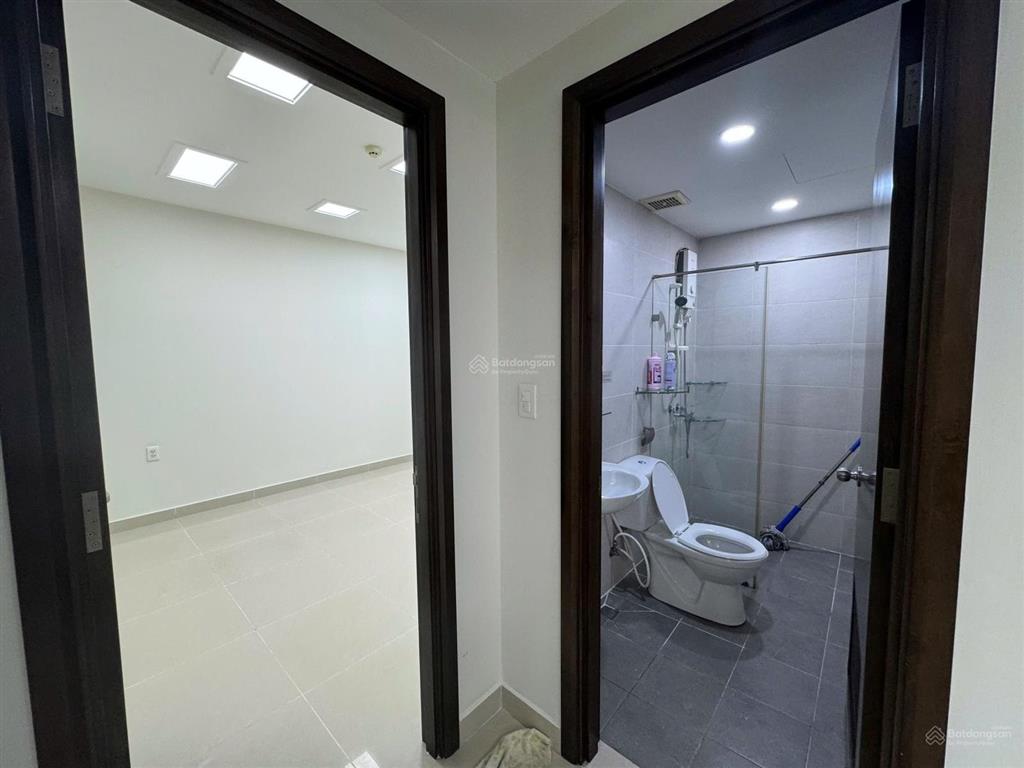 Chcc an phú  lô a view quận 1, dt 85m2, 2 phòng ngủ, 2 wc, có sổ, giá 4 tỷ 200, tin thật 100%