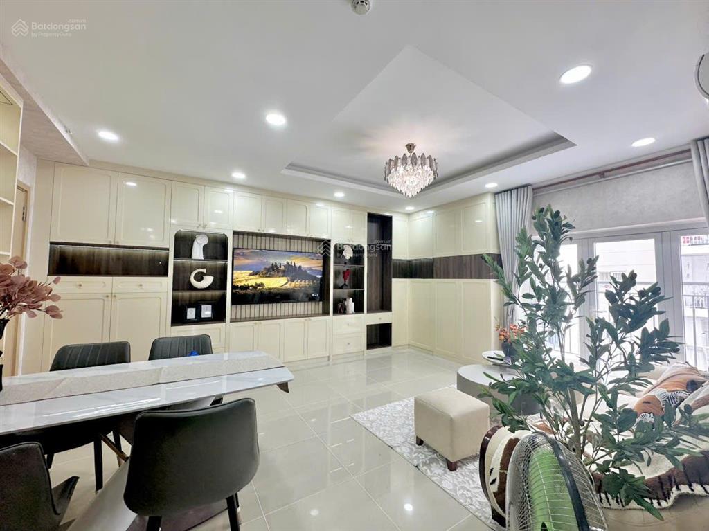 Bán chcc oriental plaza, 685 âu cơ, 89m 2 phòng ngủ 2wc, nhà trống, giá 3 tỷ 900, hàng ngộp