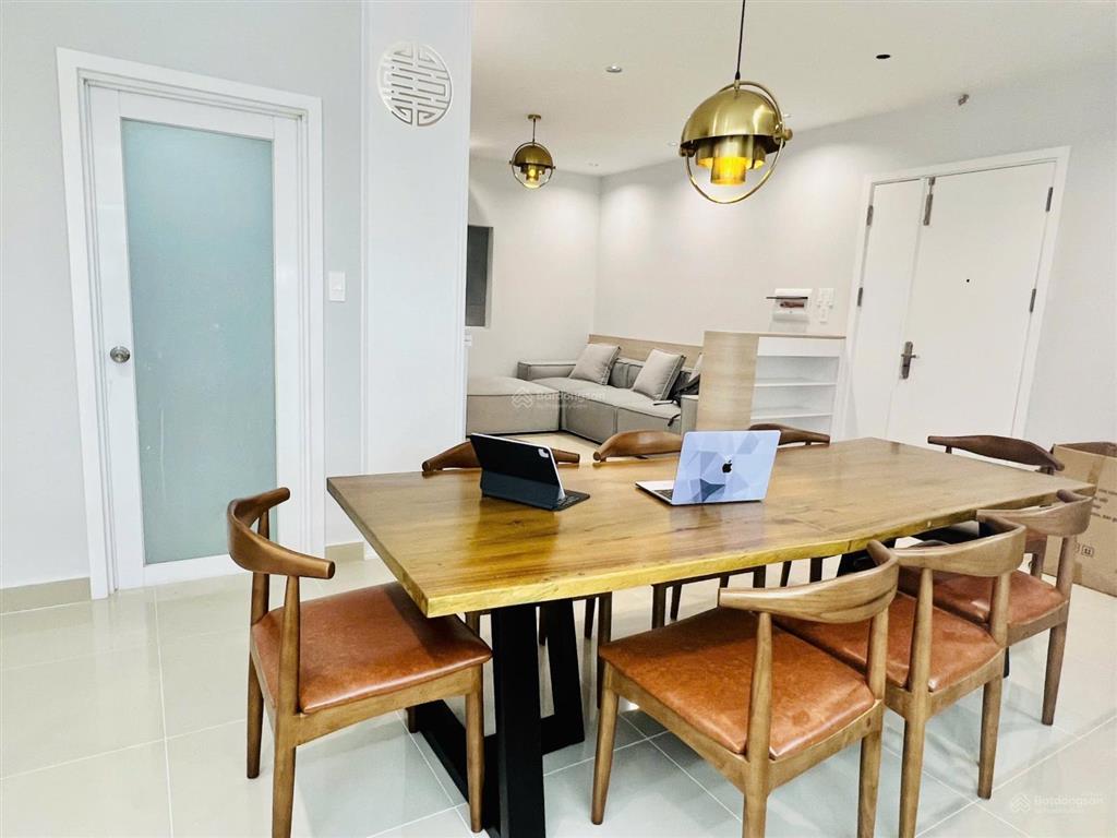 Cho thuê chcc oriental plaza, dt 106,3m2, 3 phòng ngủ, 3 wc, giá 13,5 tr/th, nhà đẹp, ở liền