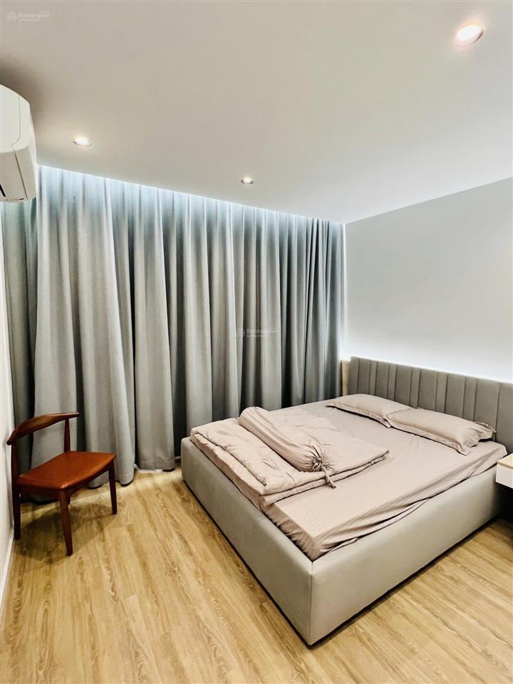 Cho thuê chcc oriental plaza, dt 106,3m2, 3 phòng ngủ, 3 wc, giá 13,5 tr/th, nhà đẹp, ở liền